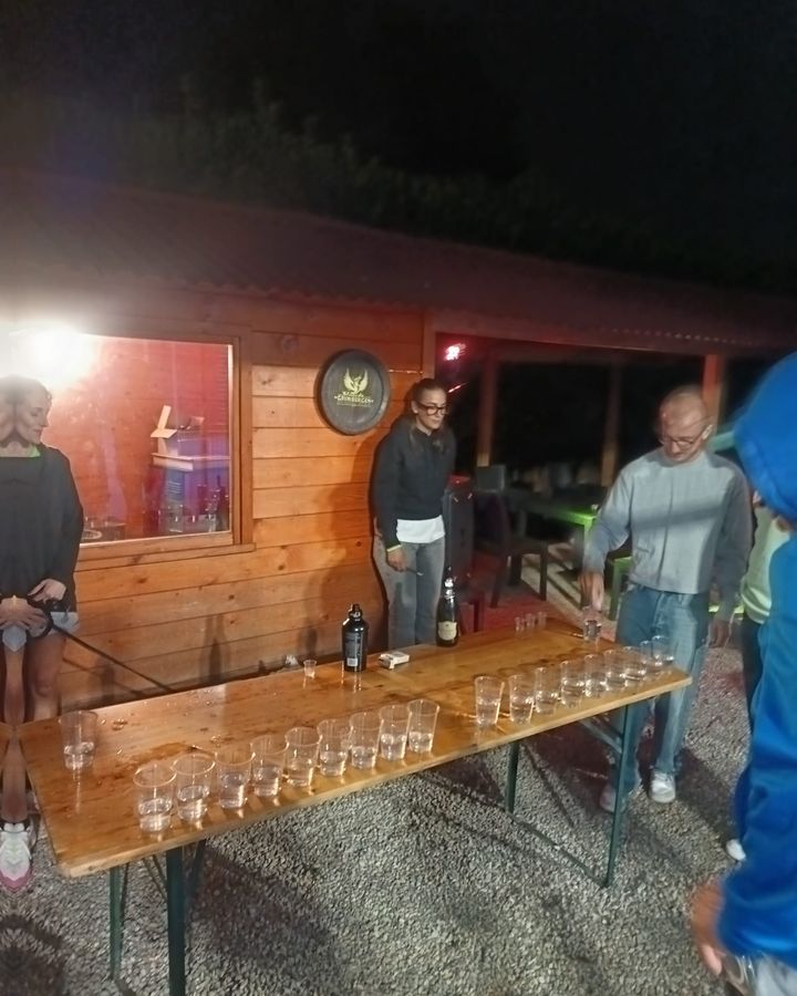 Aperitivo serale al bar del circolo